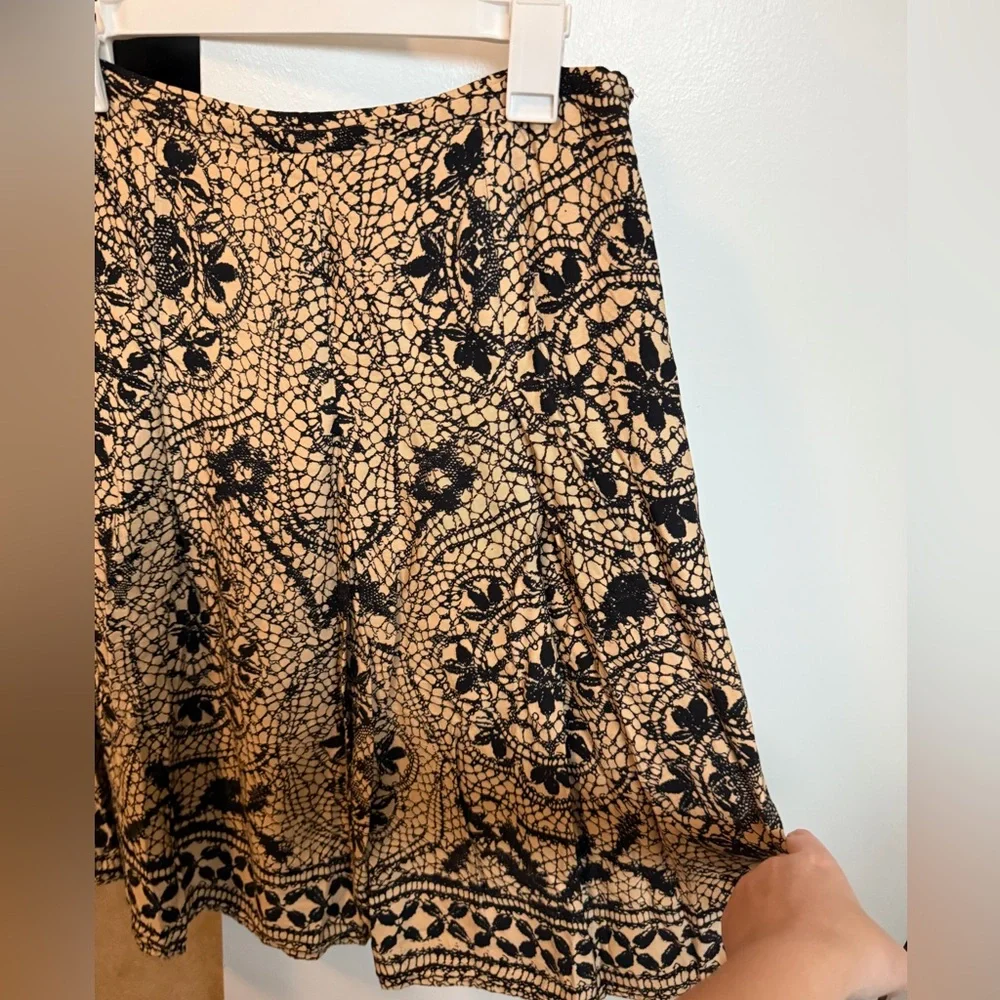 Kasper Black and Tan Printed Pencil Skirt size 8 excellent condition